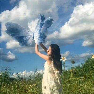 豪宅门口实拍：顶流男星机场牵手女助理，好友出面澄清